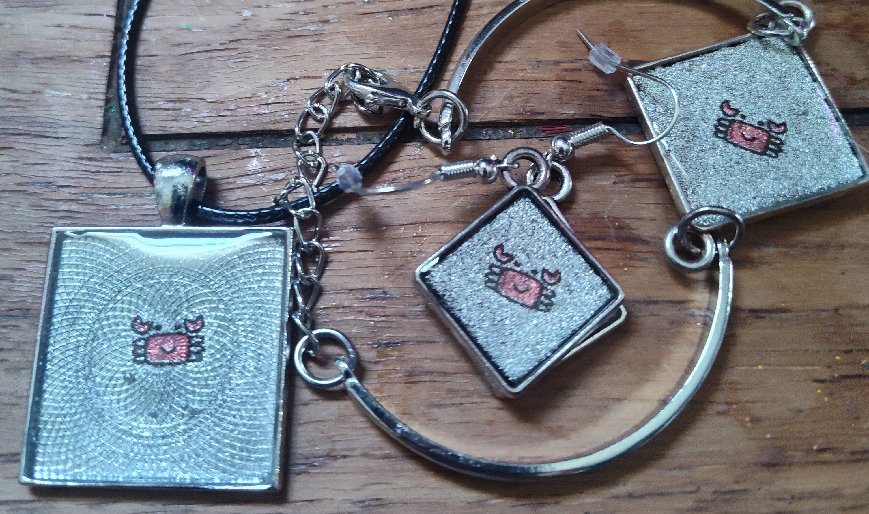 4 Piece Set Smiling Crab