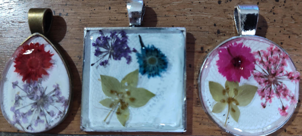 Tear Drop Flower Pendant for Non Glitter Lovers